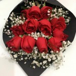 Buquê de Rosas White com 12 Rosas e Gipsofila